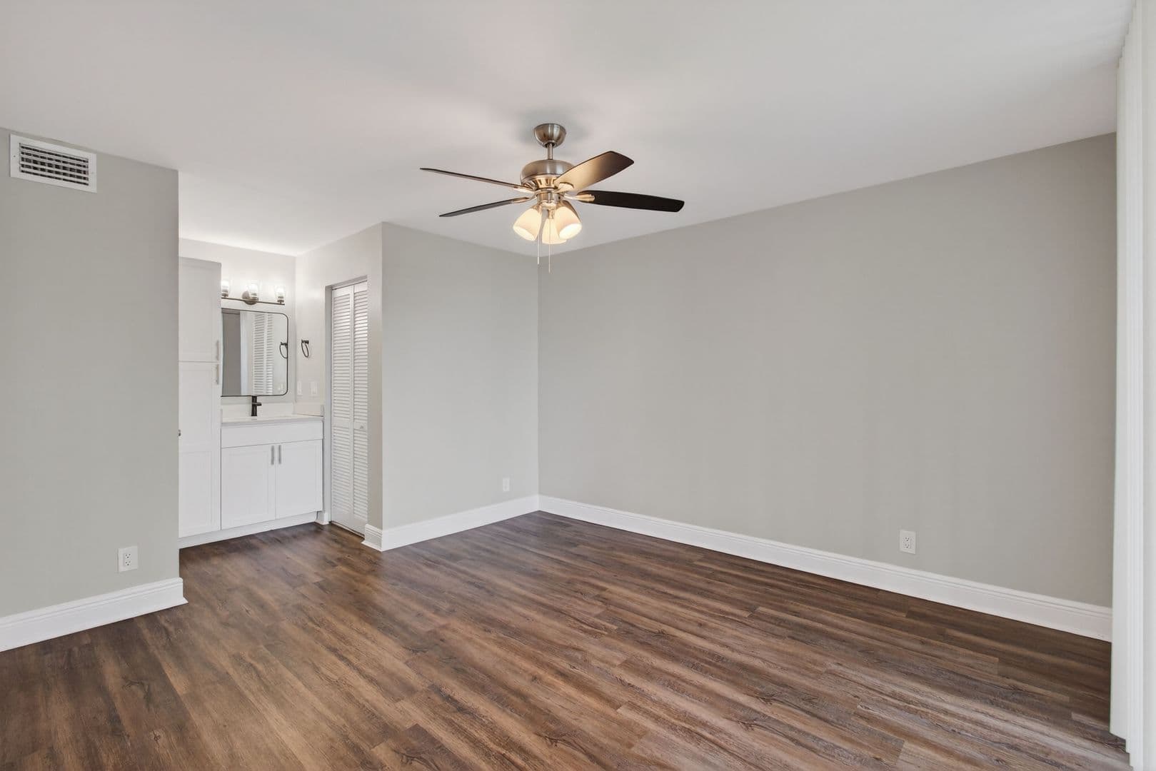 West Palm Beach Condo: 714 Executive Center Dr., #13