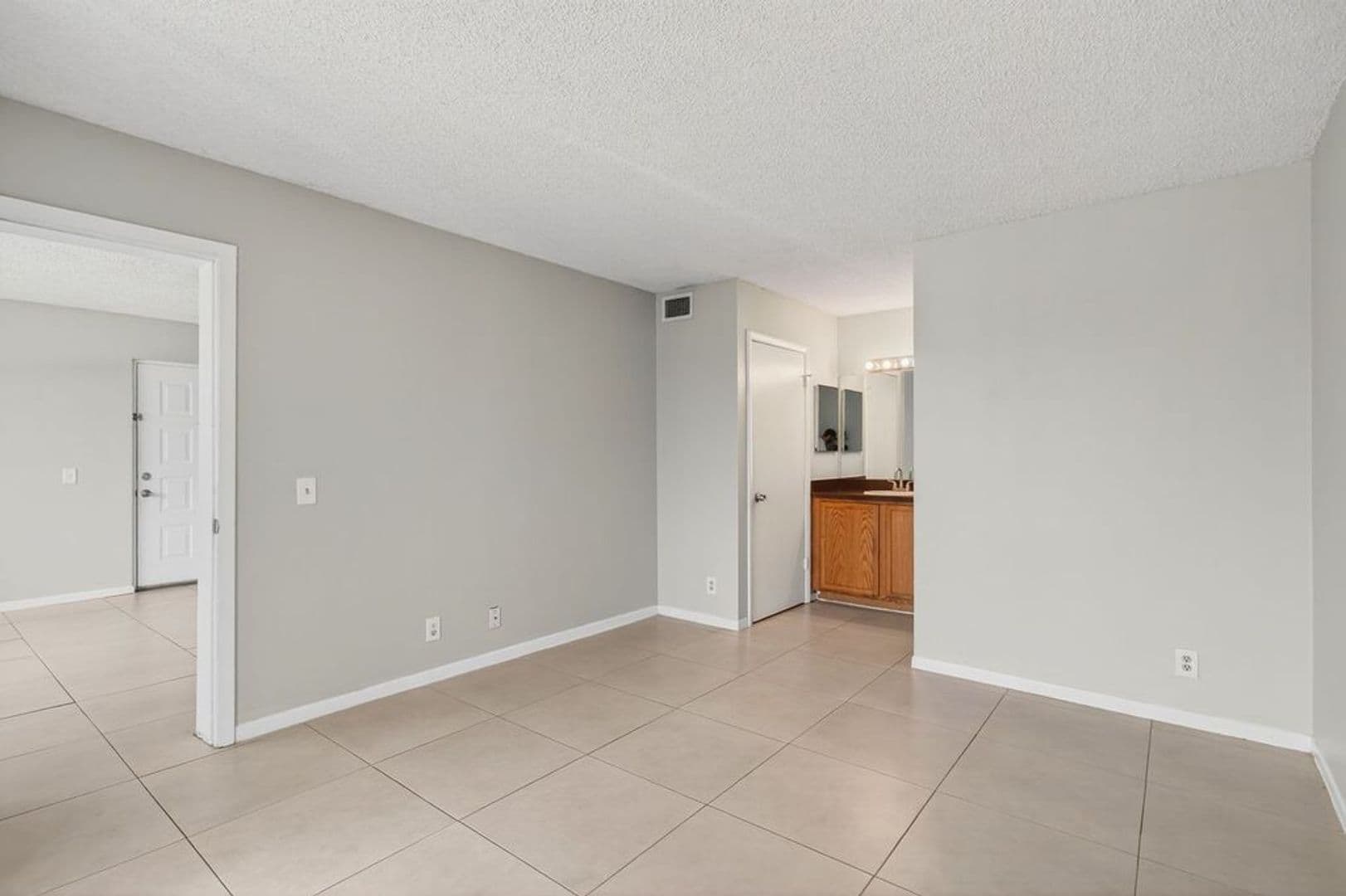 West Palm Beach Condo: 752 Executive Center Dr., #11