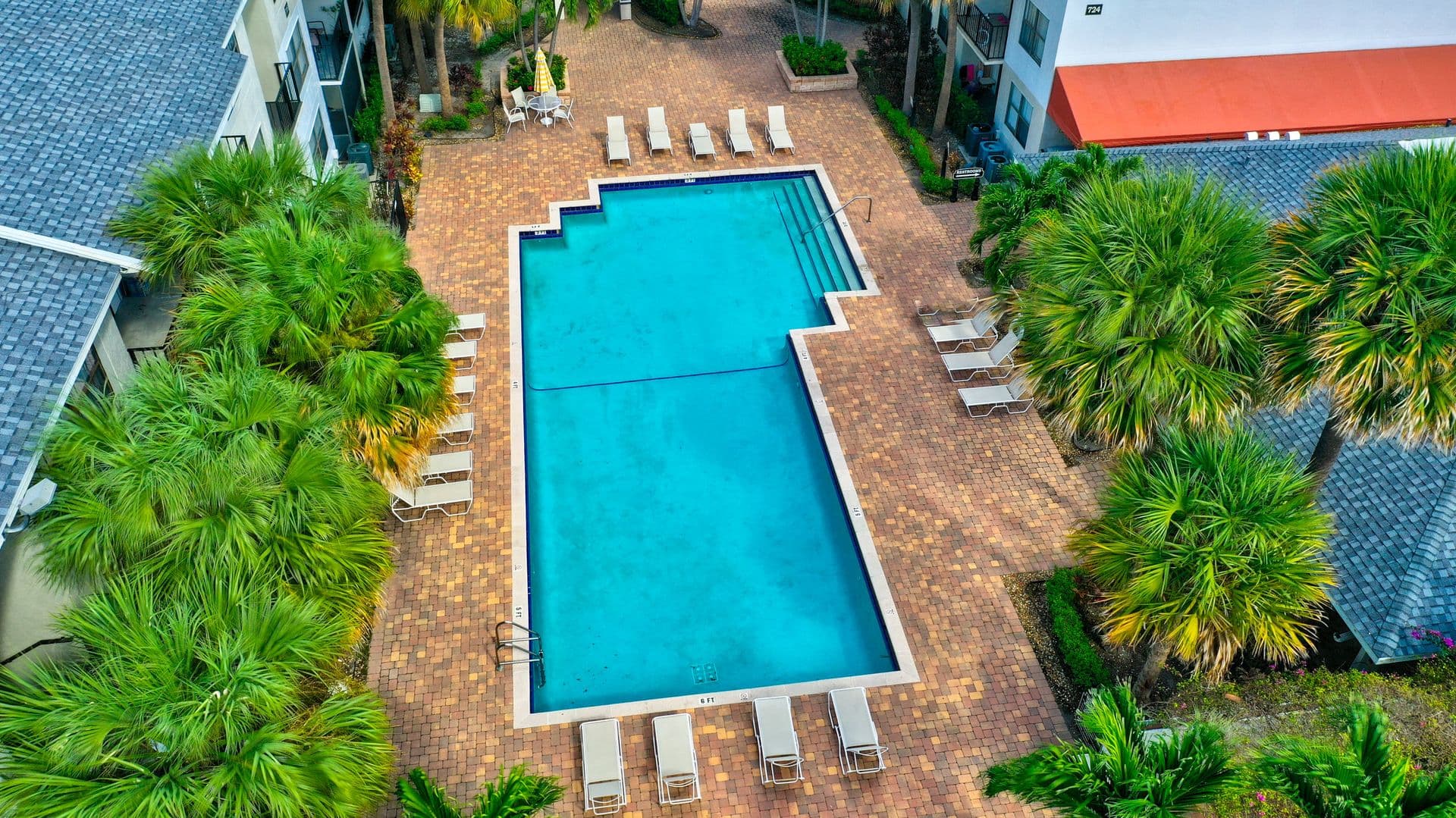 West Palm Beach Condo: 752 Executive Center Dr., #15