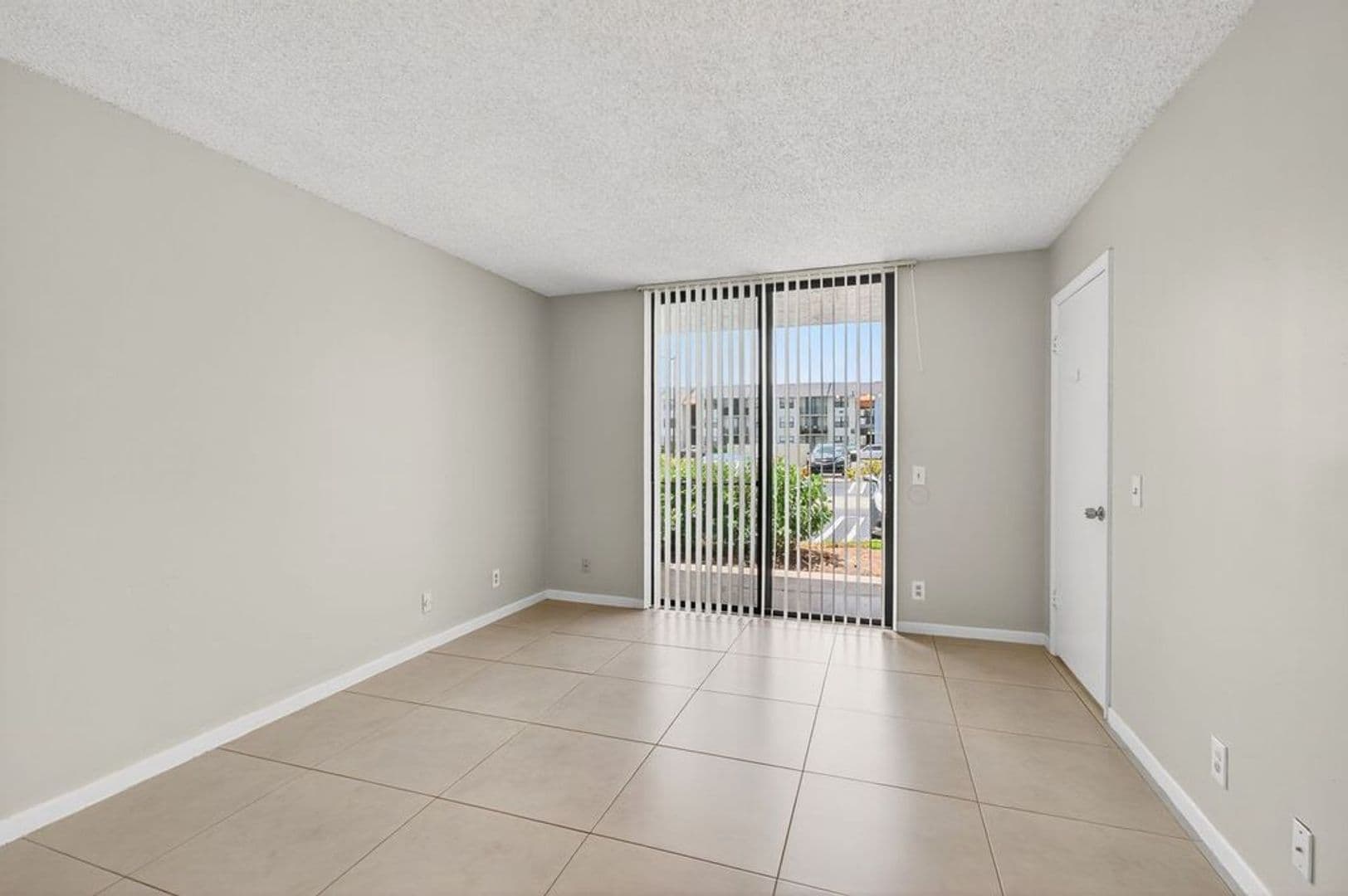 West Palm Beach Condo: 752 Executive Center Dr., #11