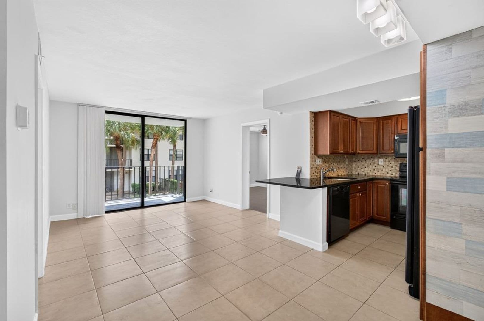 West Palm Beach Condo: 706 Executive Center Dr., #24