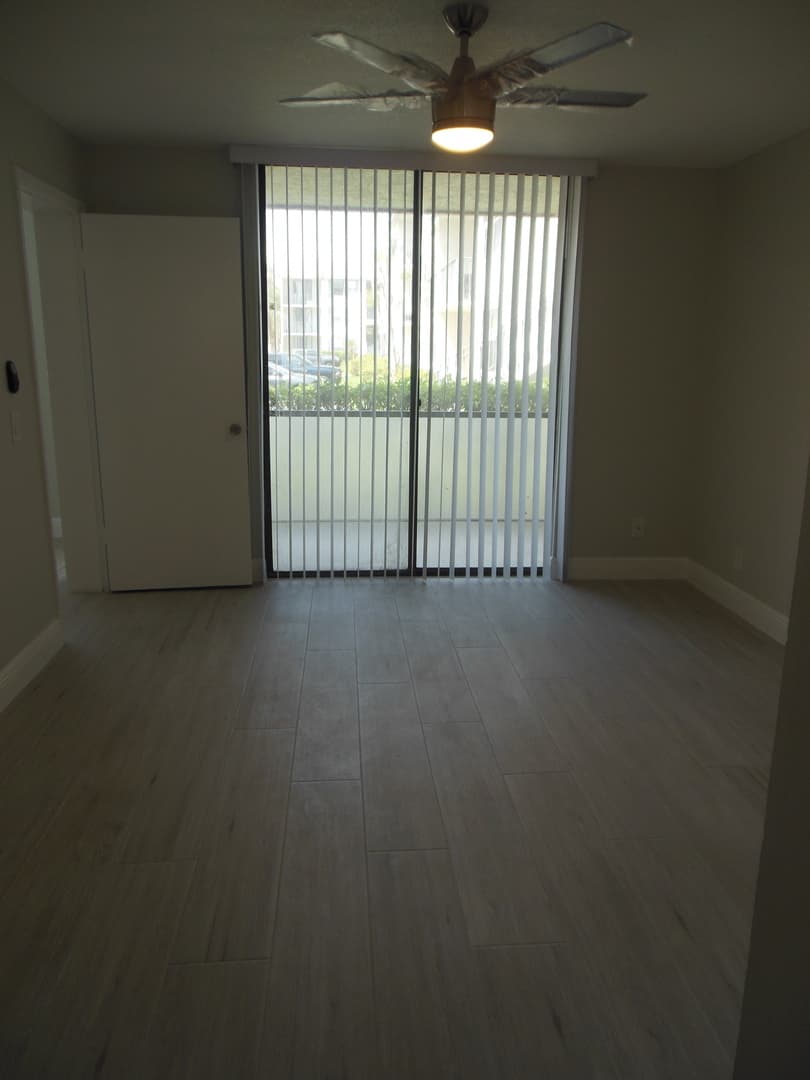 West Palm Beach Condo: 728 Executive Center Dr., #110