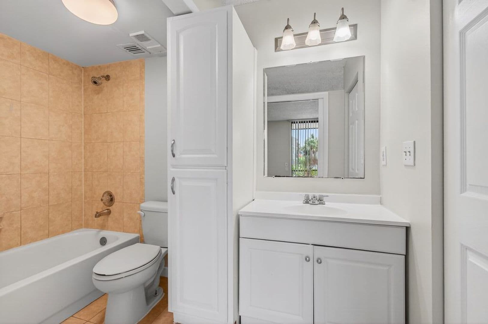 West Palm Beach Condo: 752 Executive Center Dr., #15