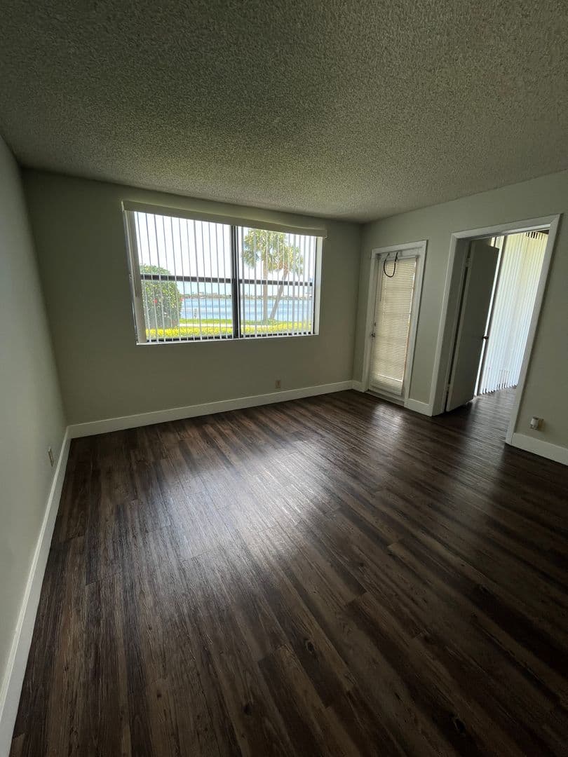 West Palm Beach Condo: 714 Executive Center Dr., #14