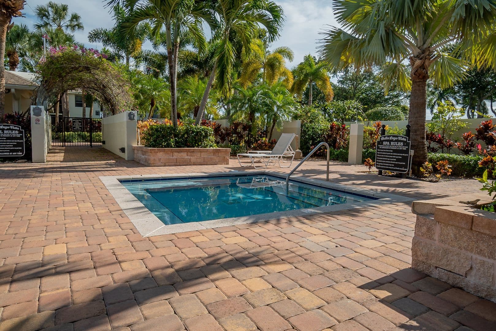 West Palm Beach Condo: 728 Executive Center Dr., #110