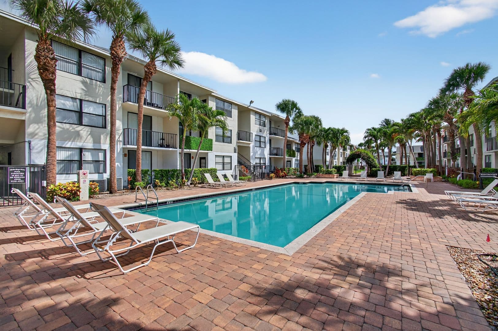 West Palm Beach Condo: 752 Executive Center Dr., #11