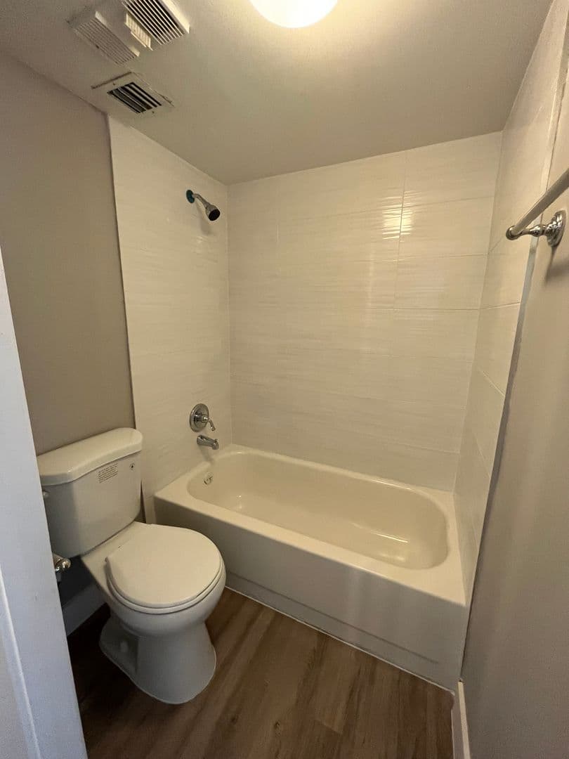 West Palm Beach Condo: 752 Executive Center Dr., #28