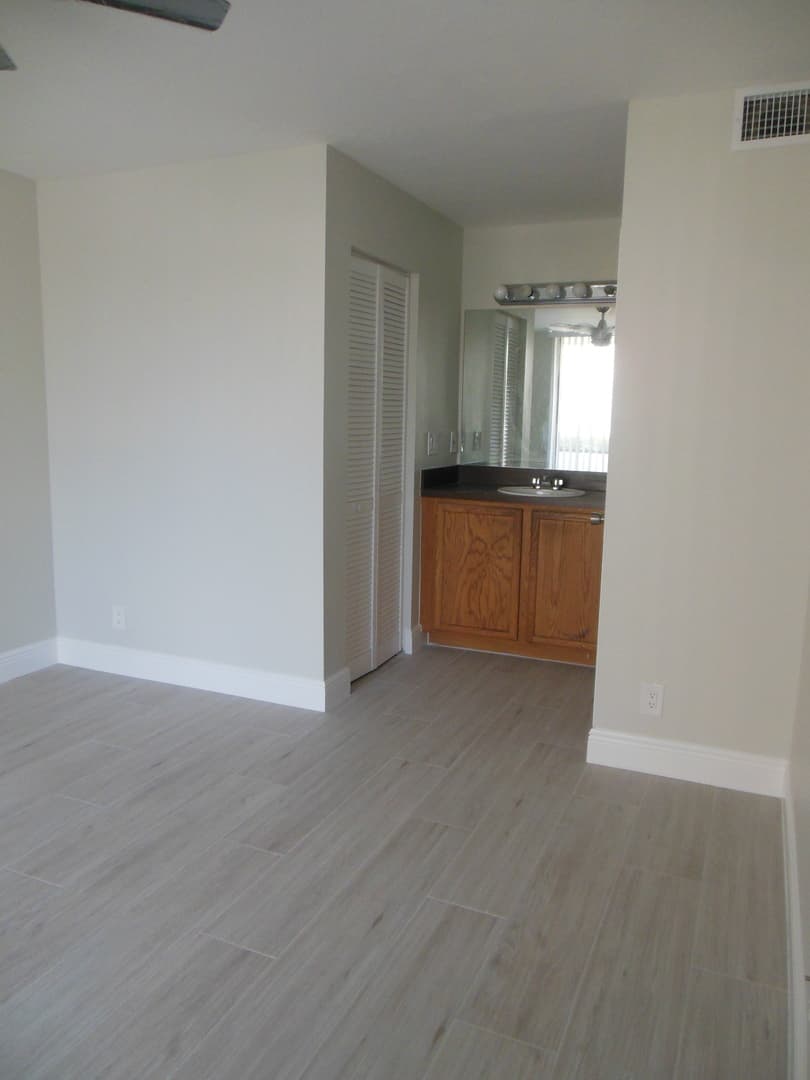 West Palm Beach Condo: 728 Executive Center Dr., #110