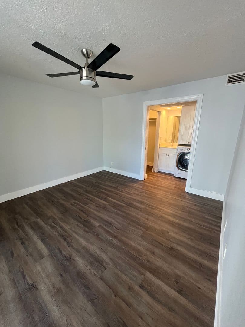 West Palm Beach Condo: 700 Executive Center Dr., #212