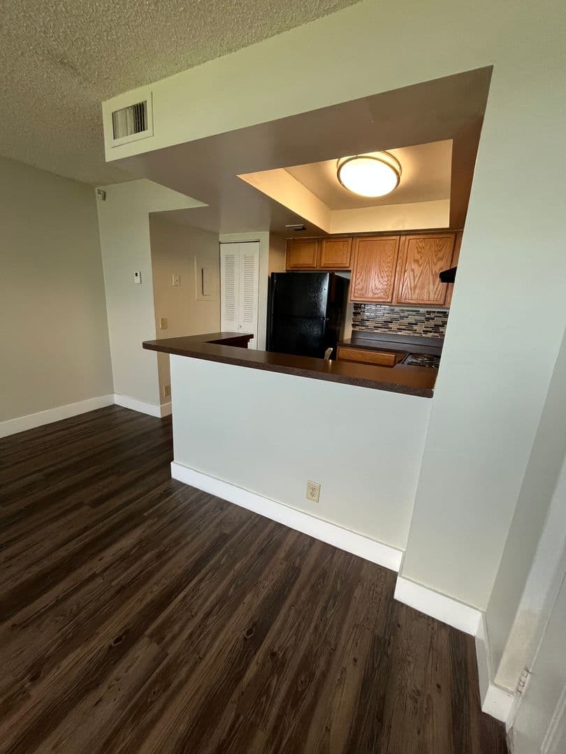 West Palm Beach Condo: 714 Executive Center Dr., #14