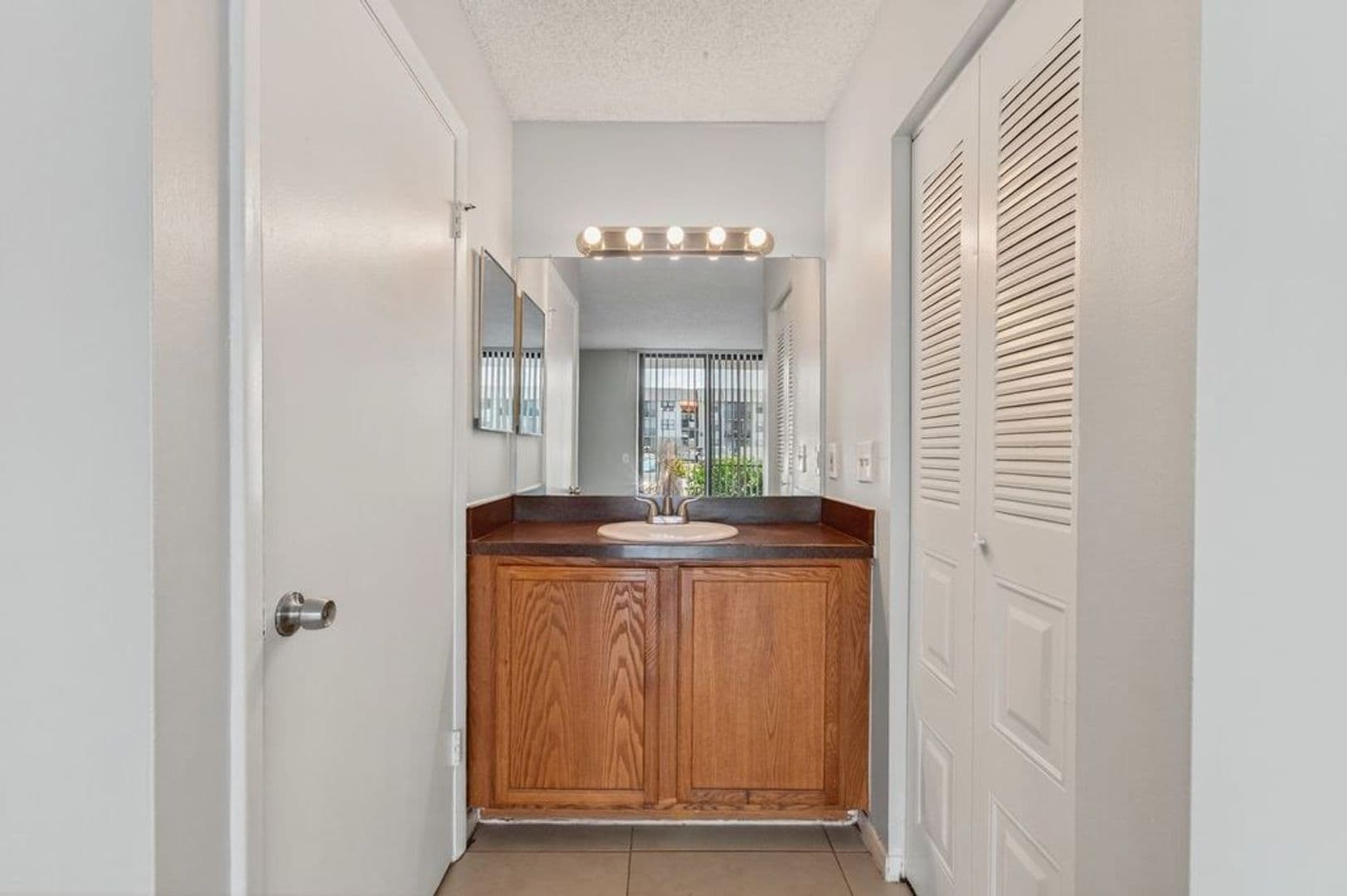 West Palm Beach Condo: 752 Executive Center Dr., #11