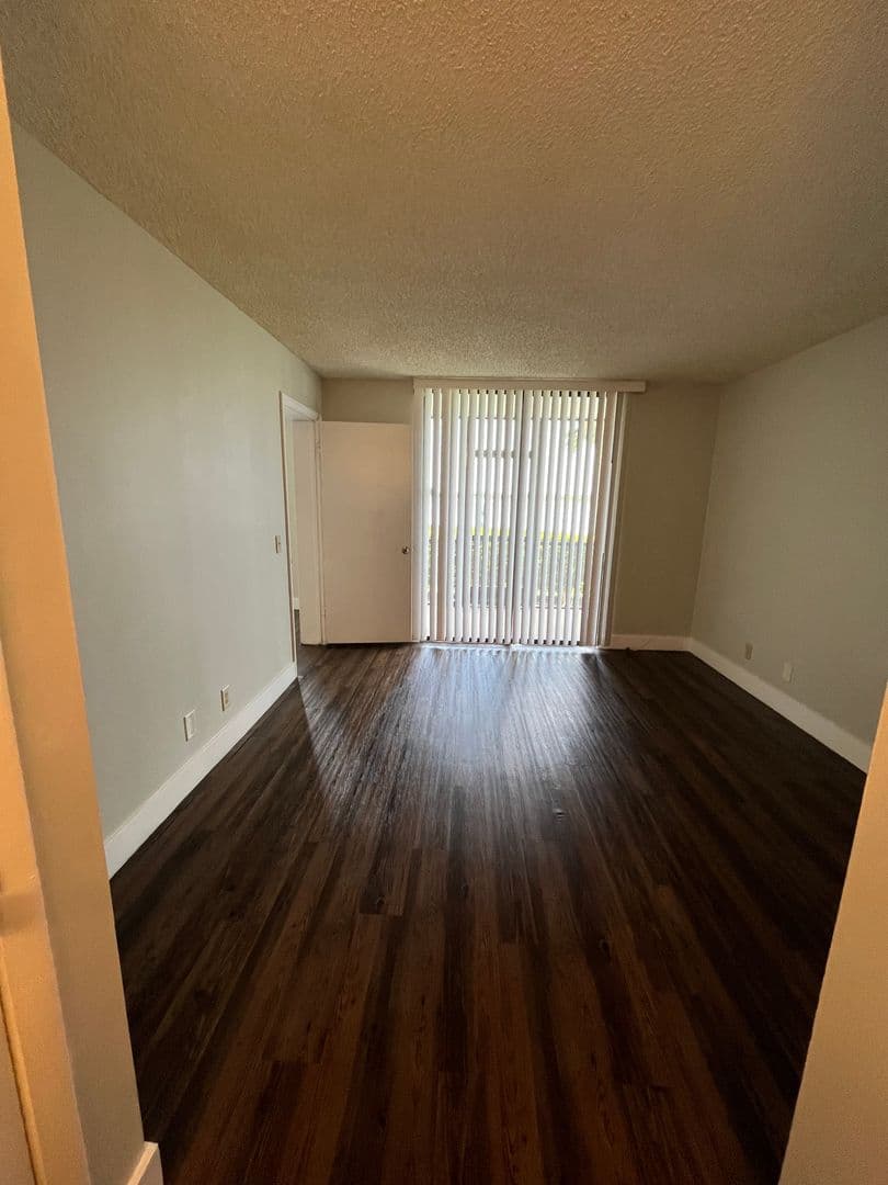 West Palm Beach Condo: 714 Executive Center Dr., #14