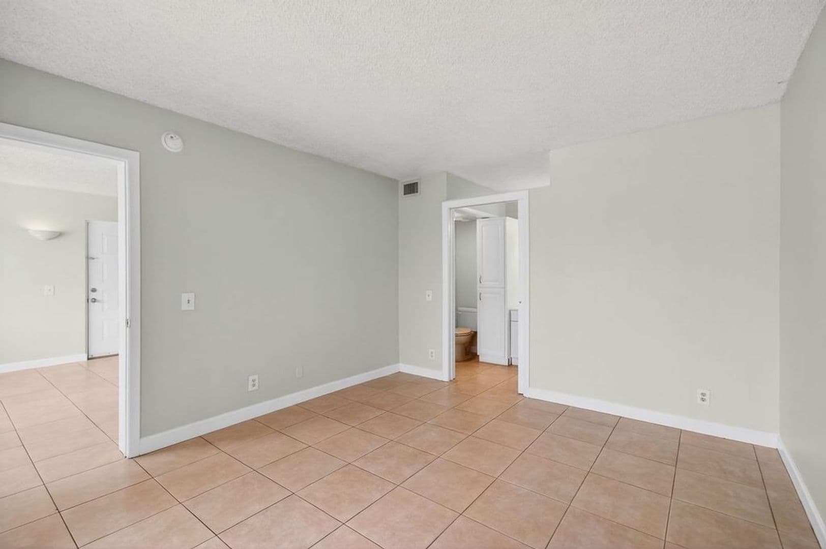 West Palm Beach Condo: 752 Executive Center Dr., #15