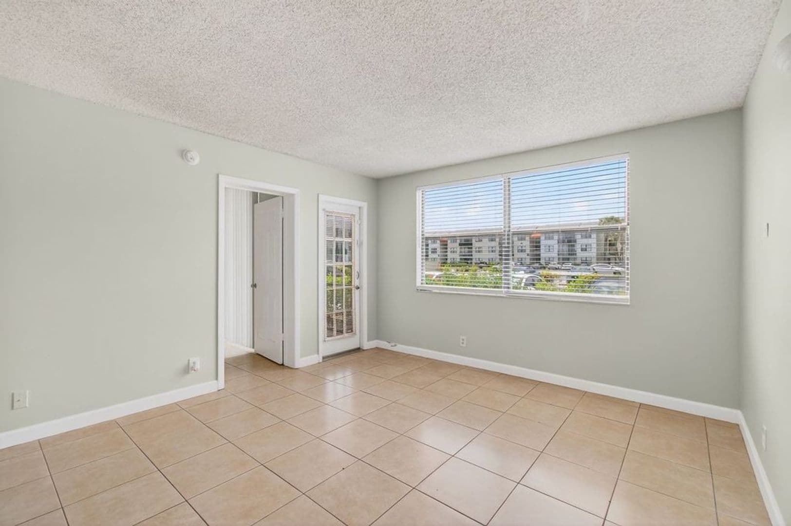 West Palm Beach Condo: 752 Executive Center Dr., #15