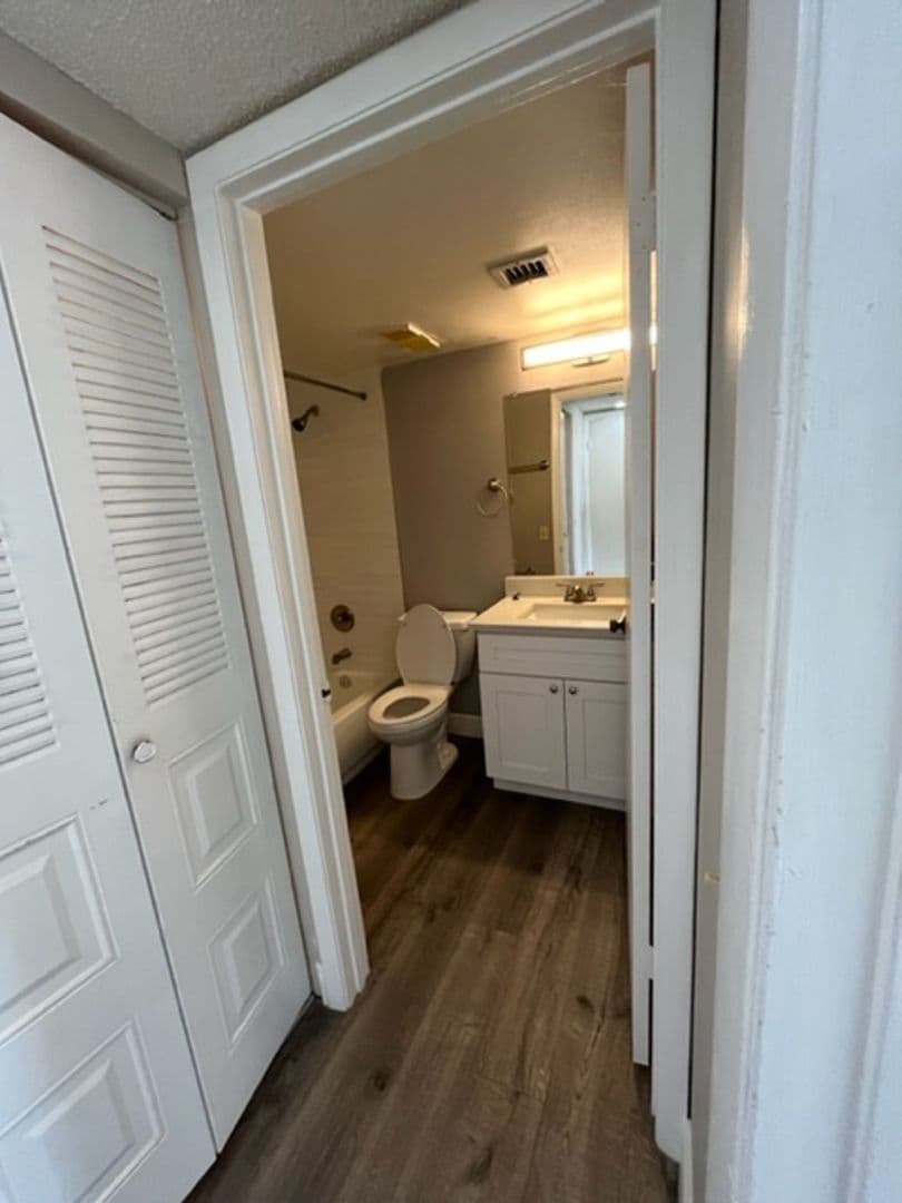 West Palm Beach Condo: 706 Executive Center Dr., #26