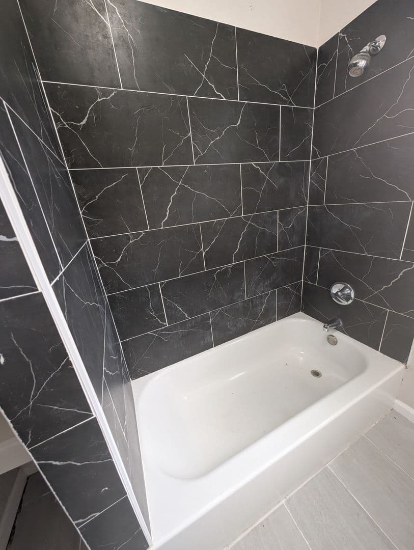 Newark Apartment: 195 Lehigh Ave