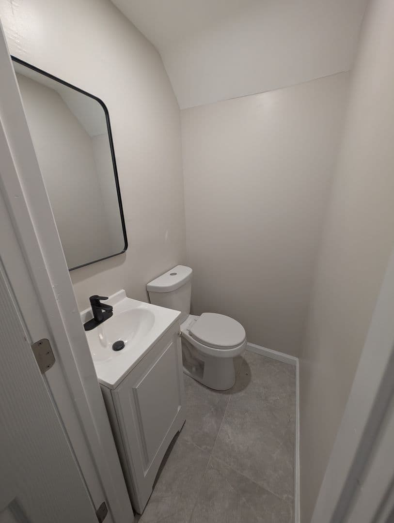 Newark Apartment: 195 Lehigh Ave