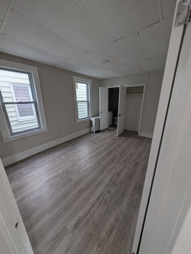 Newark Apartment: 195 Lehigh Ave