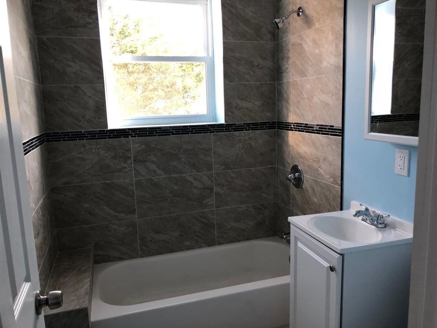 Newark Apartment: 9 Vanderpool Street