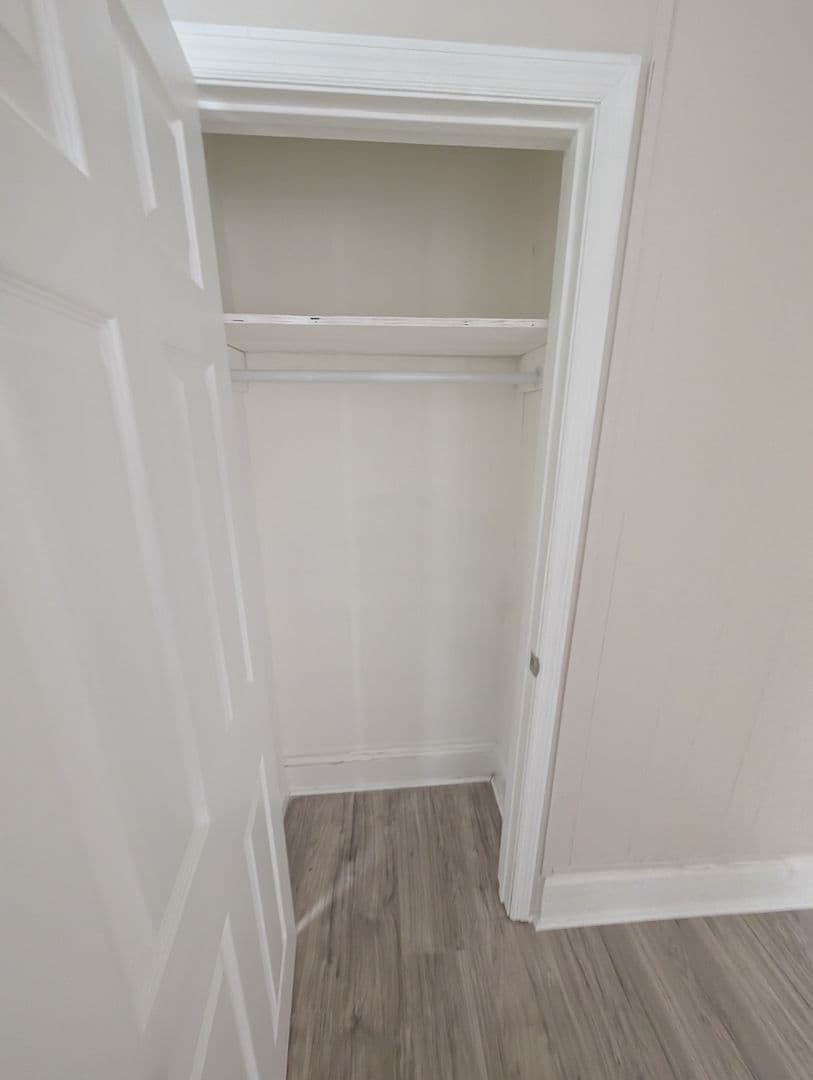 Newark Apartment: 195 Lehigh Ave