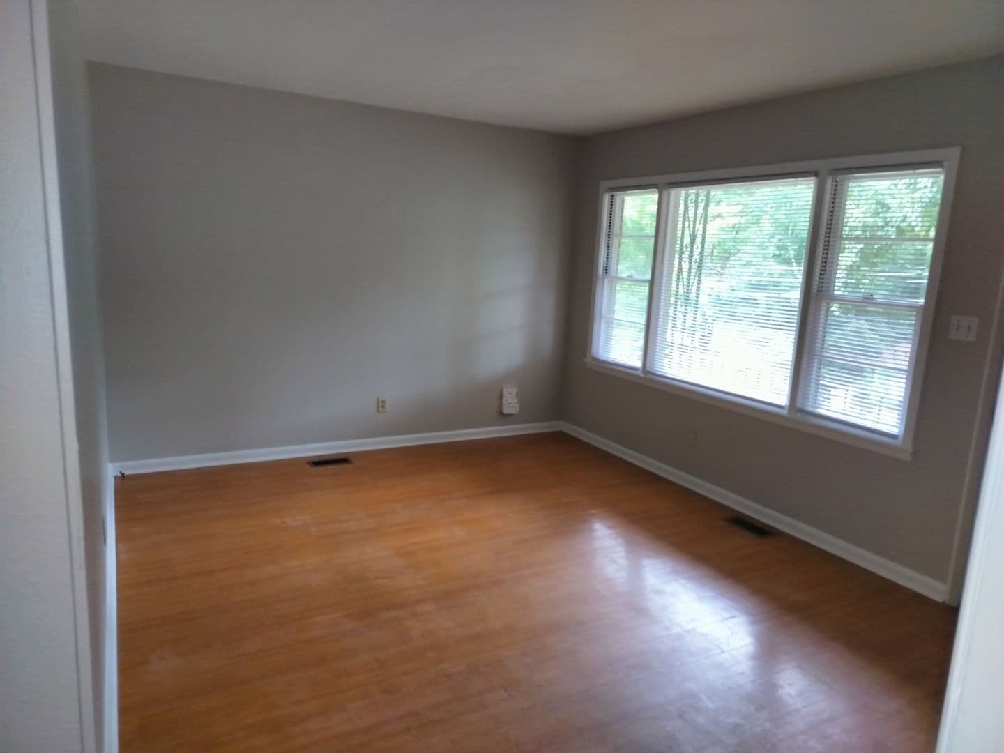 Fayetteville House: 6025 Dahlgren Ave