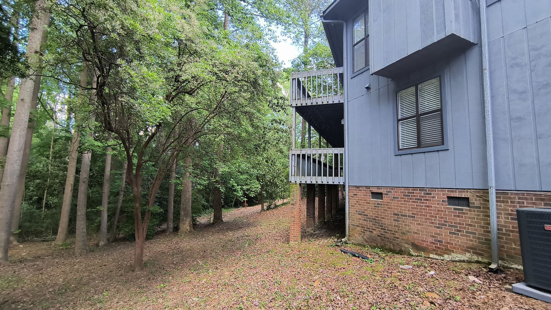 Fayetteville House: 423 Brightwood Drive