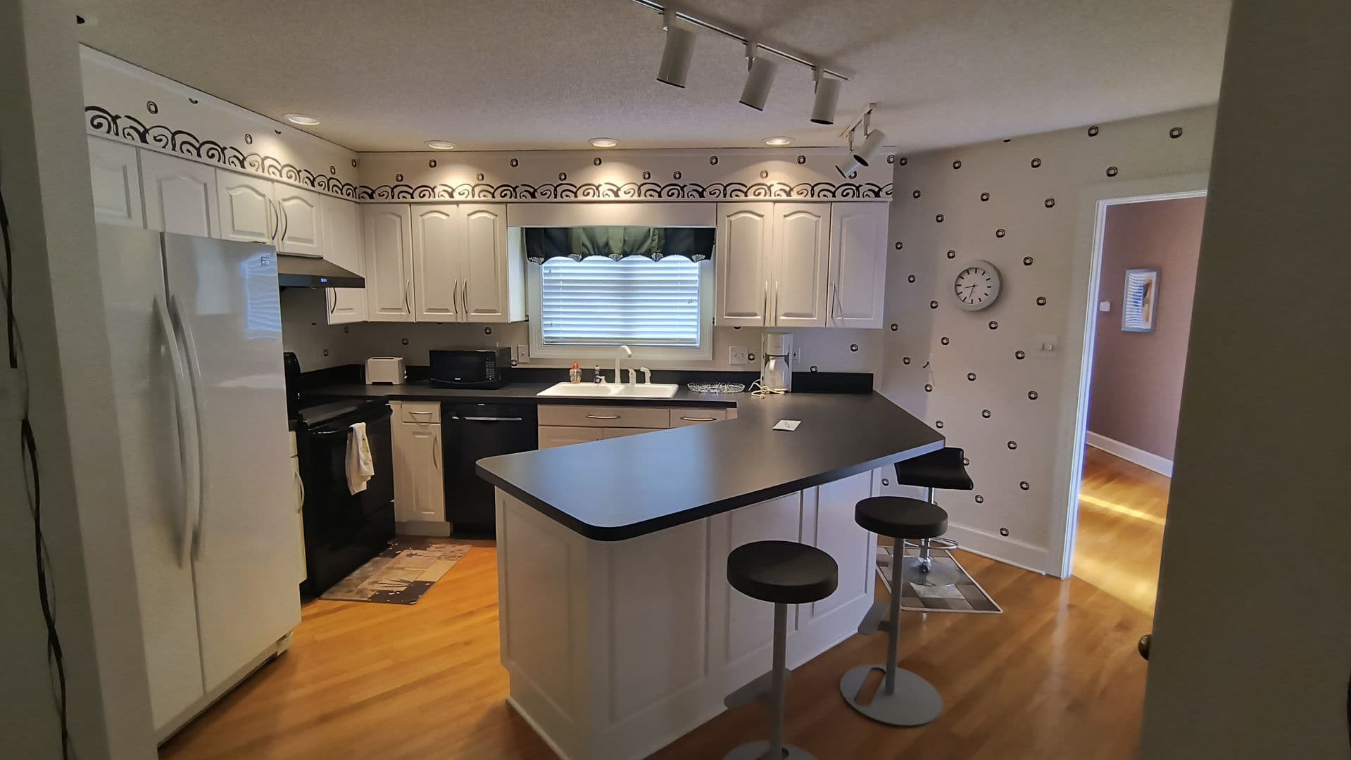 Fayetteville House: 423 Brightwood Drive