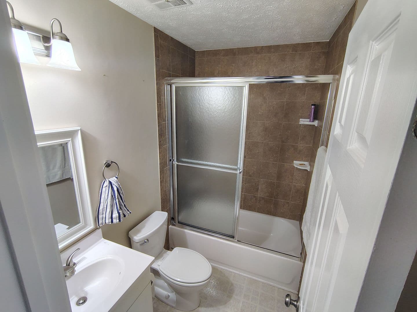 Fayetteville House: 2357 Rolling Hill Road
