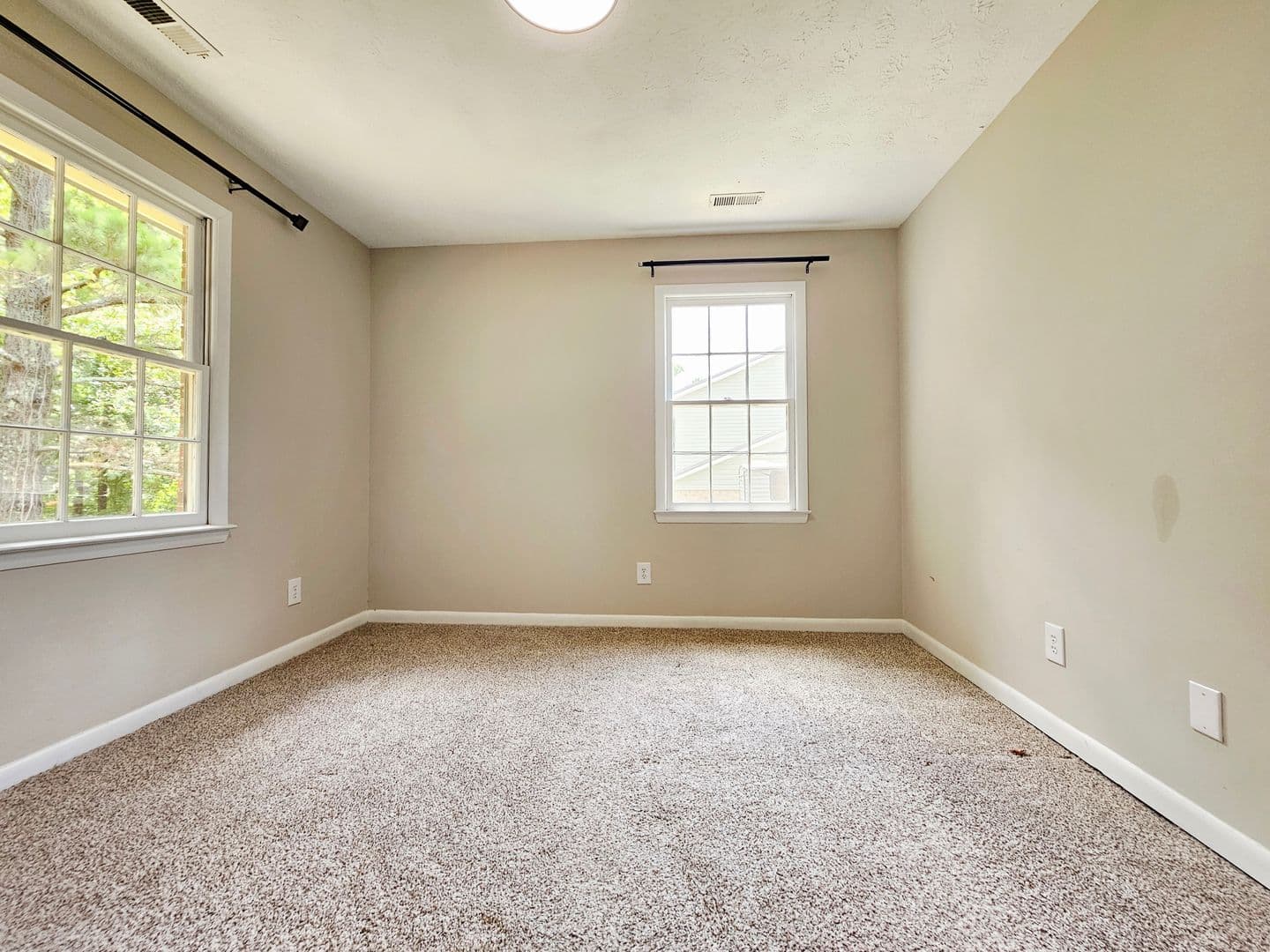 Fayetteville House: 7490 Beverly Drive