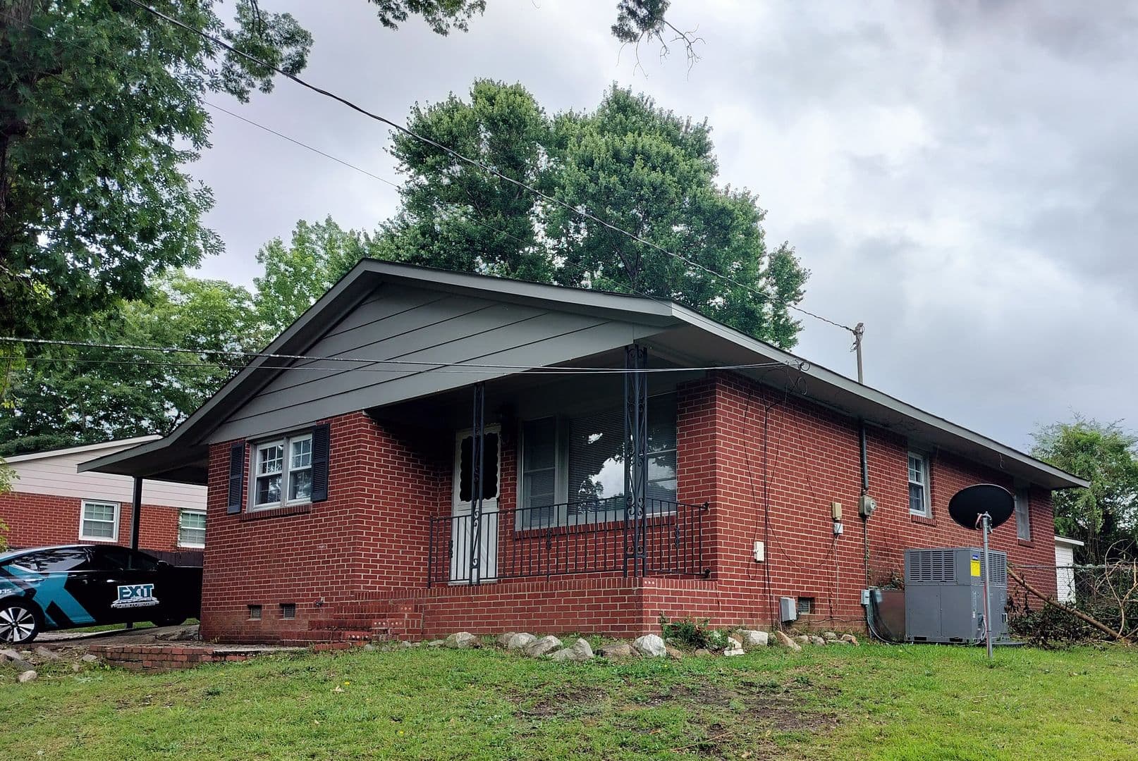 Fayetteville House: 6025 Dahlgren Ave