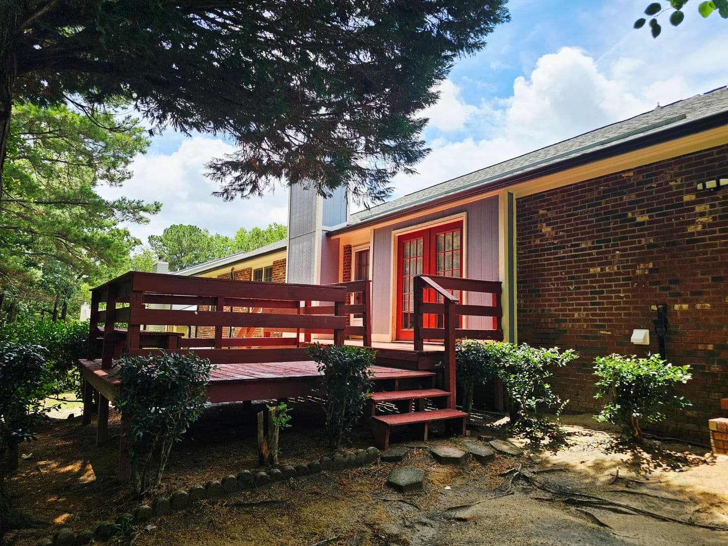 Fayetteville House: 7490 Beverly Drive
