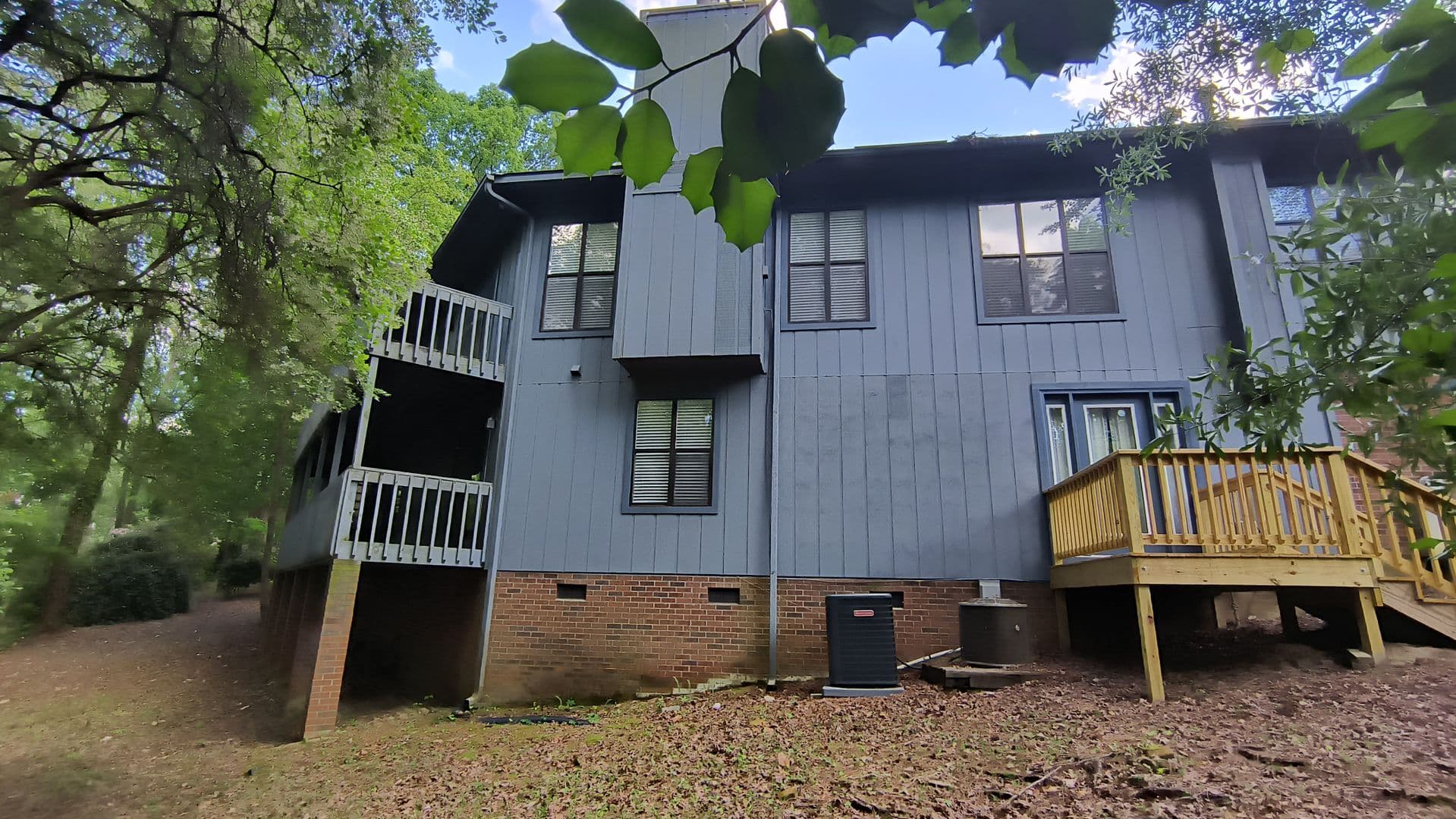 Fayetteville House: 423 Brightwood Drive