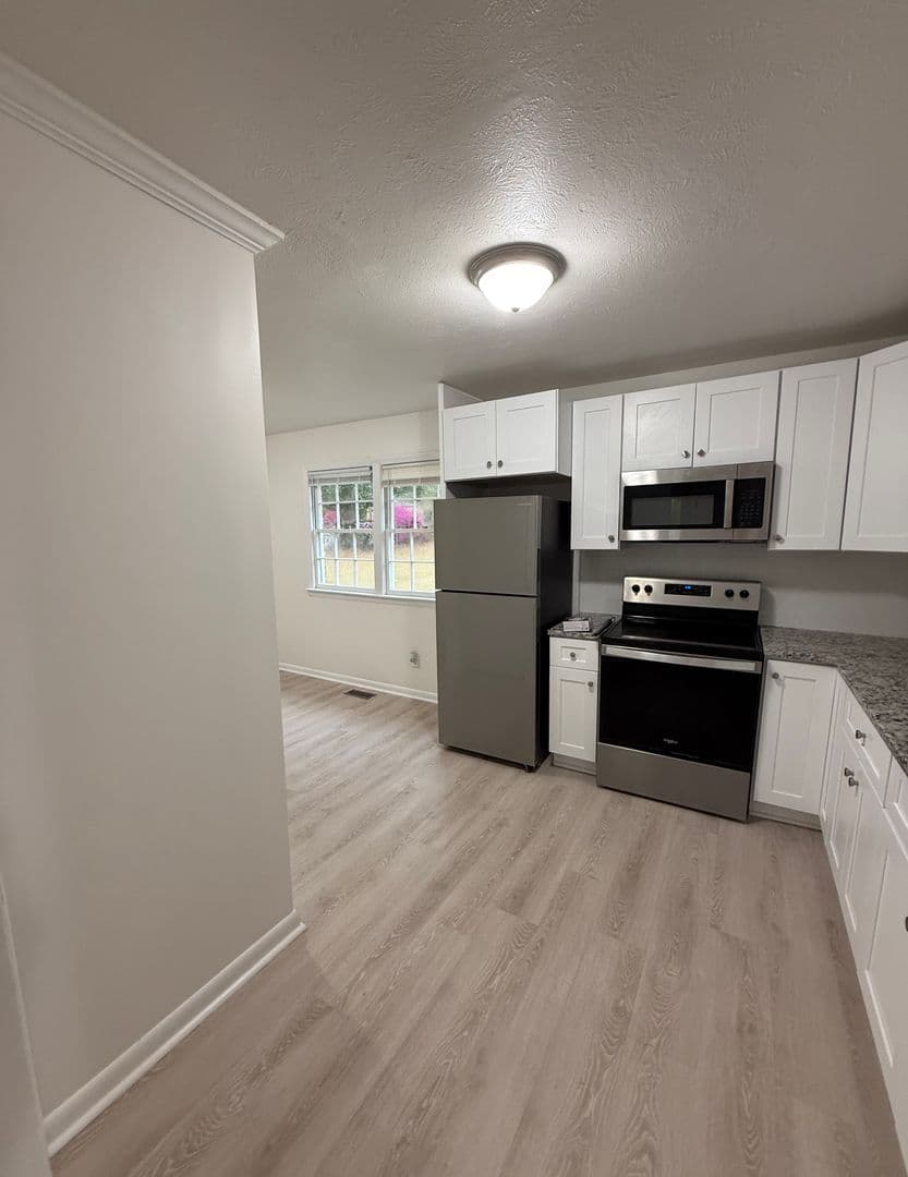 Fayetteville House: 825 Oakcrest Drive