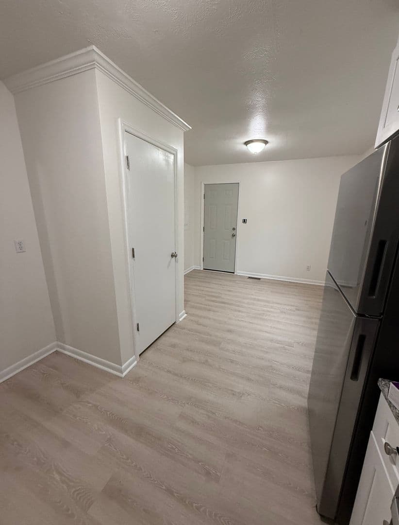 Fayetteville House: 825 Oakcrest Drive