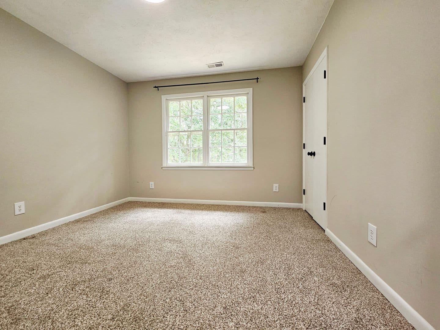 Fayetteville House: 7490 Beverly Drive