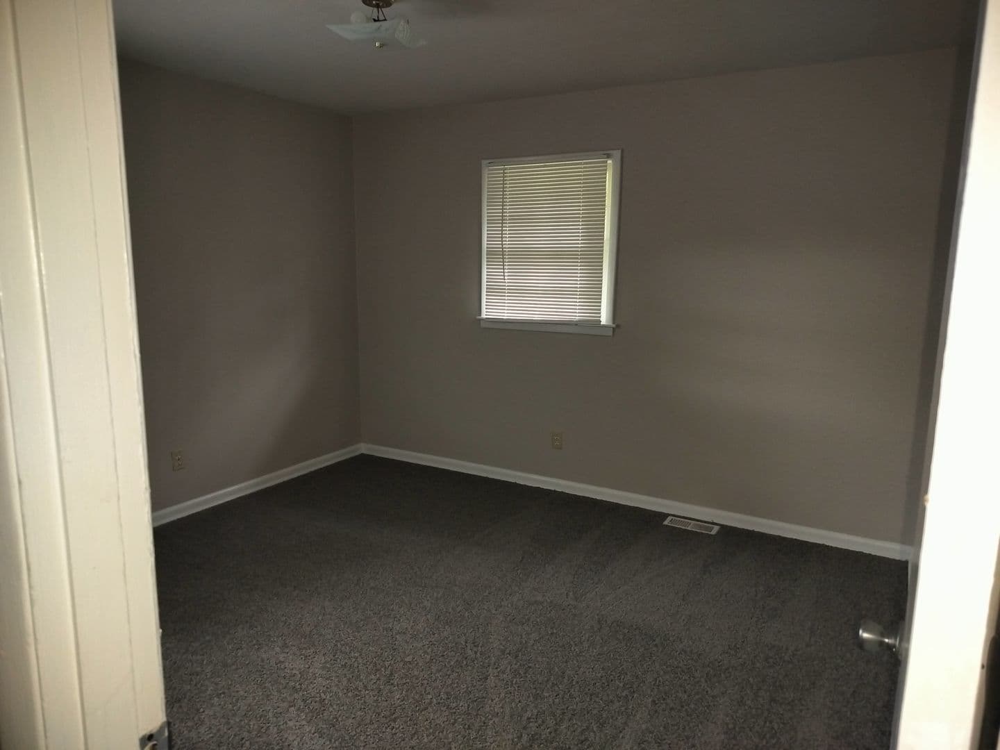 Fayetteville House: 6025 Dahlgren Ave