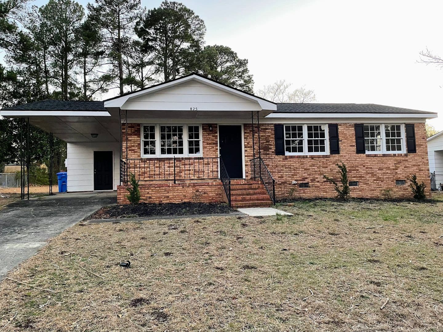 Fayetteville House: 825 Oakcrest Drive