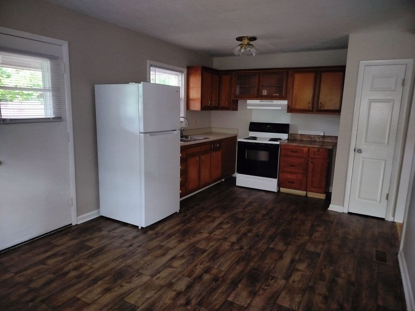 Fayetteville House: 6025 Dahlgren Ave