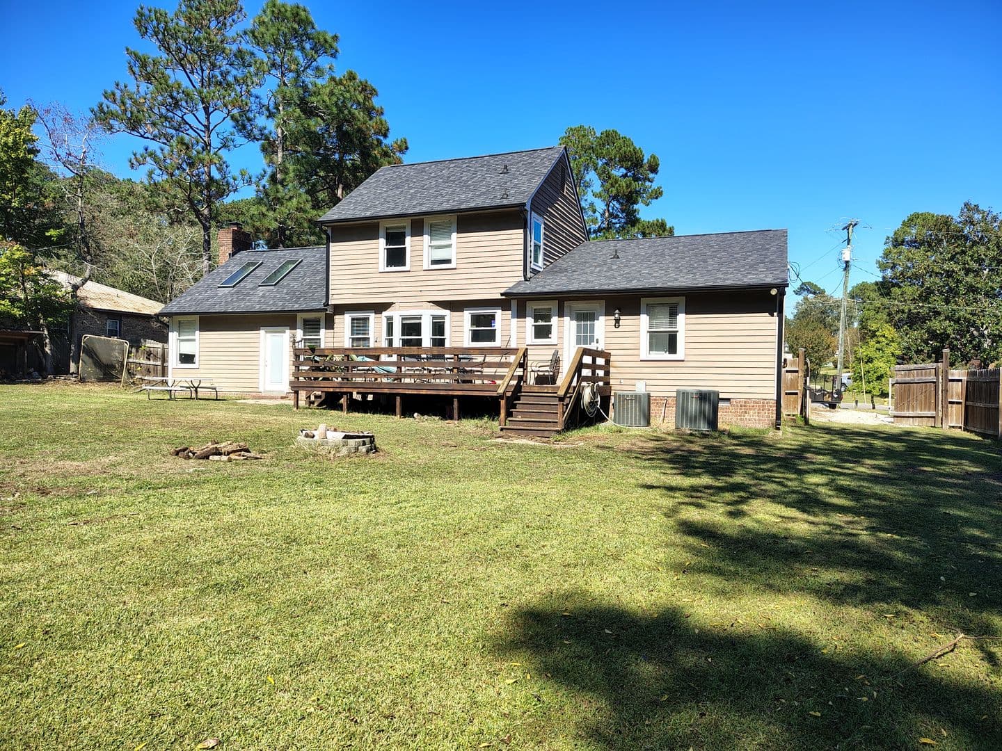 Fayetteville House: 2357 Rolling Hill Road