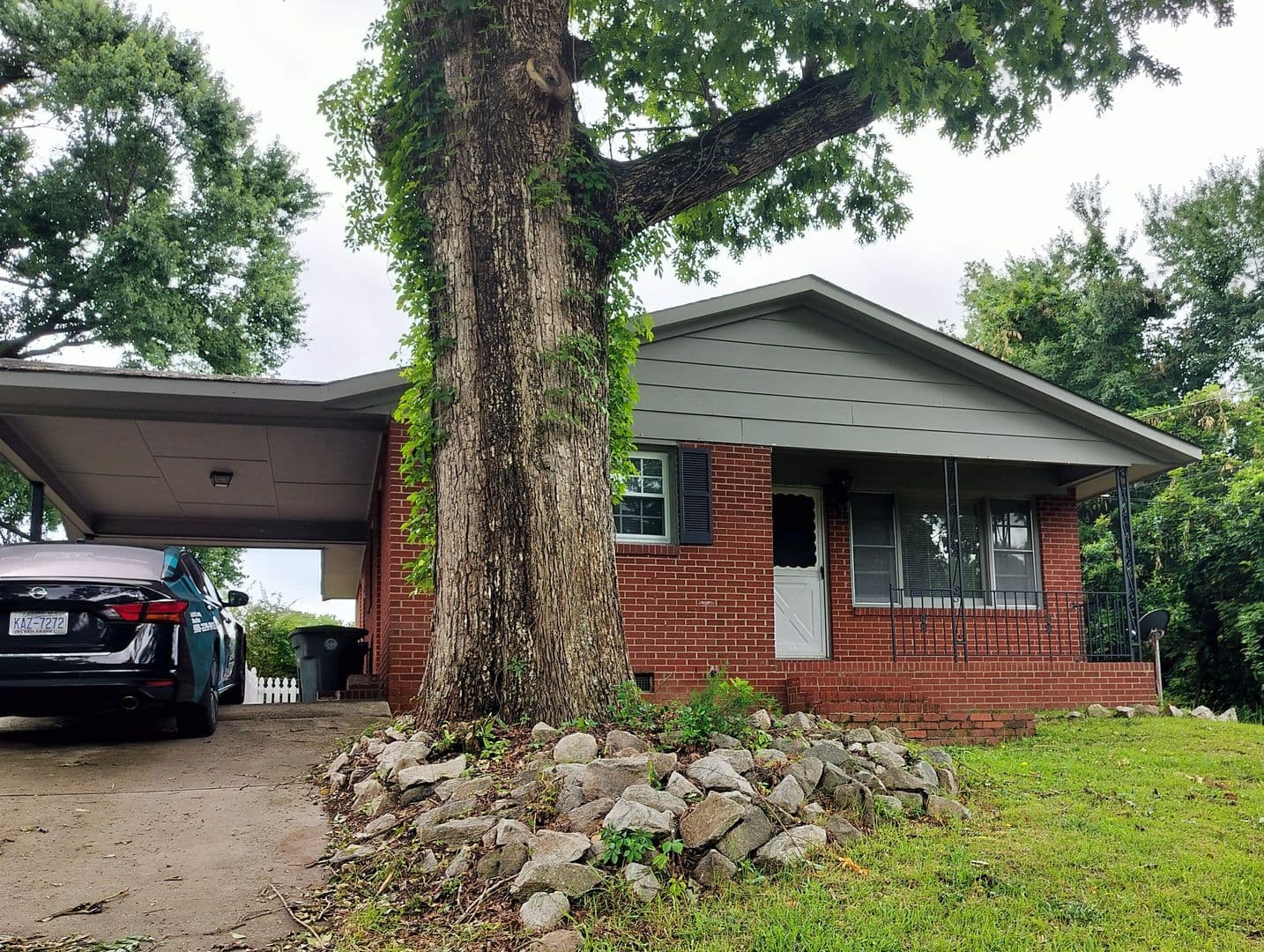 Fayetteville House: 6025 Dahlgren Ave