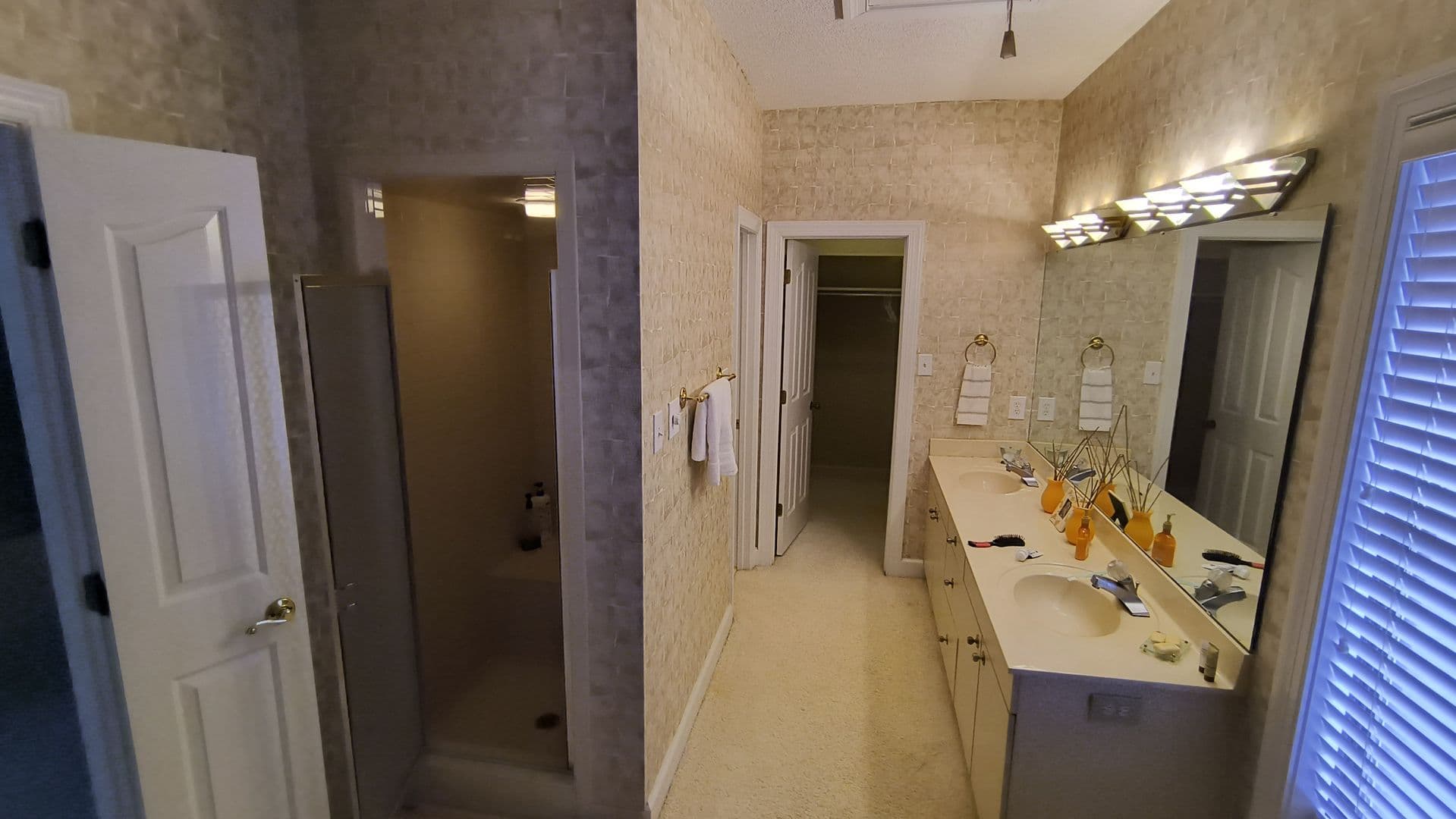Fayetteville House: 423 Brightwood Drive