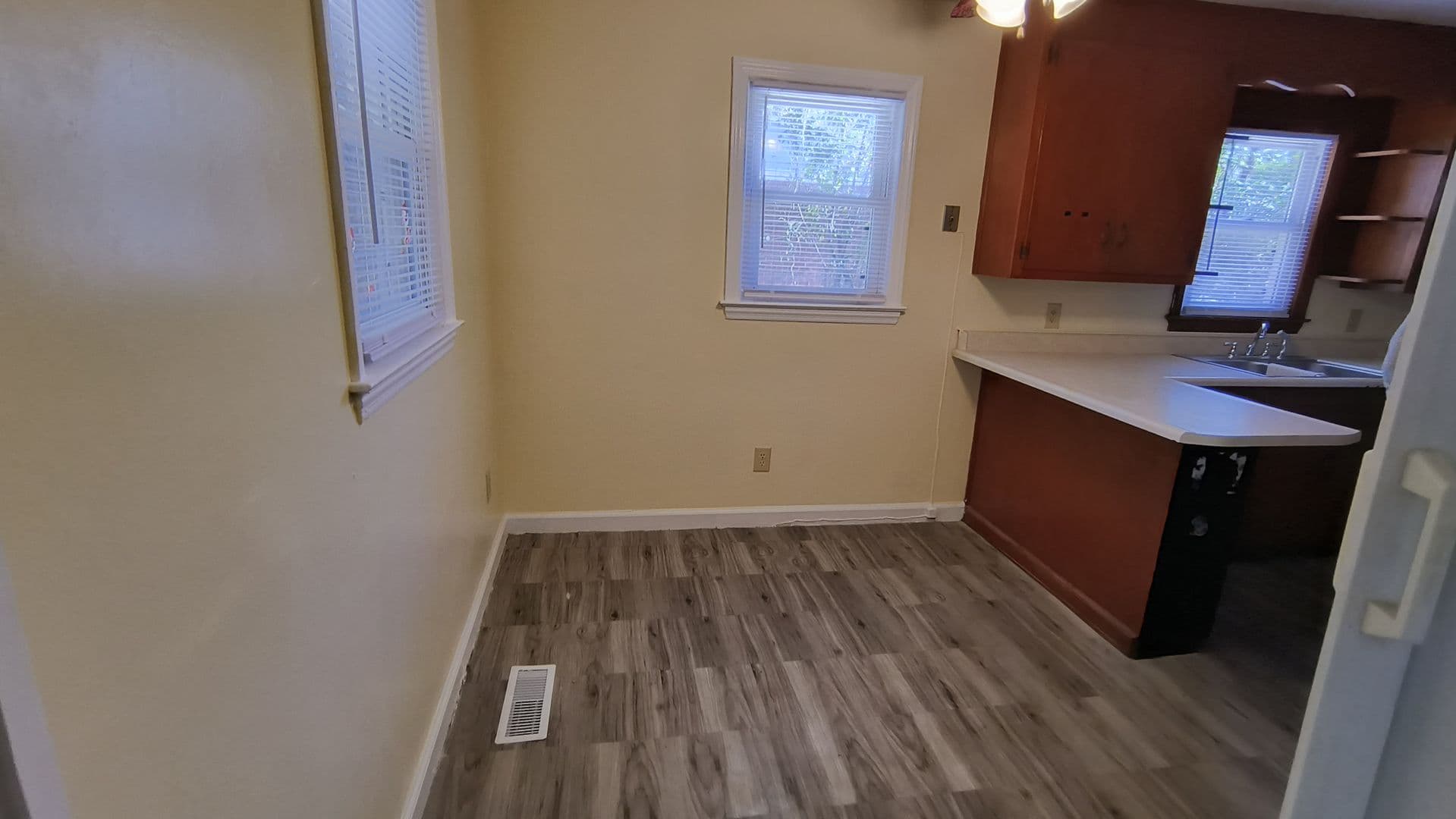 Fayetteville House: 5111 Palmetto Ln