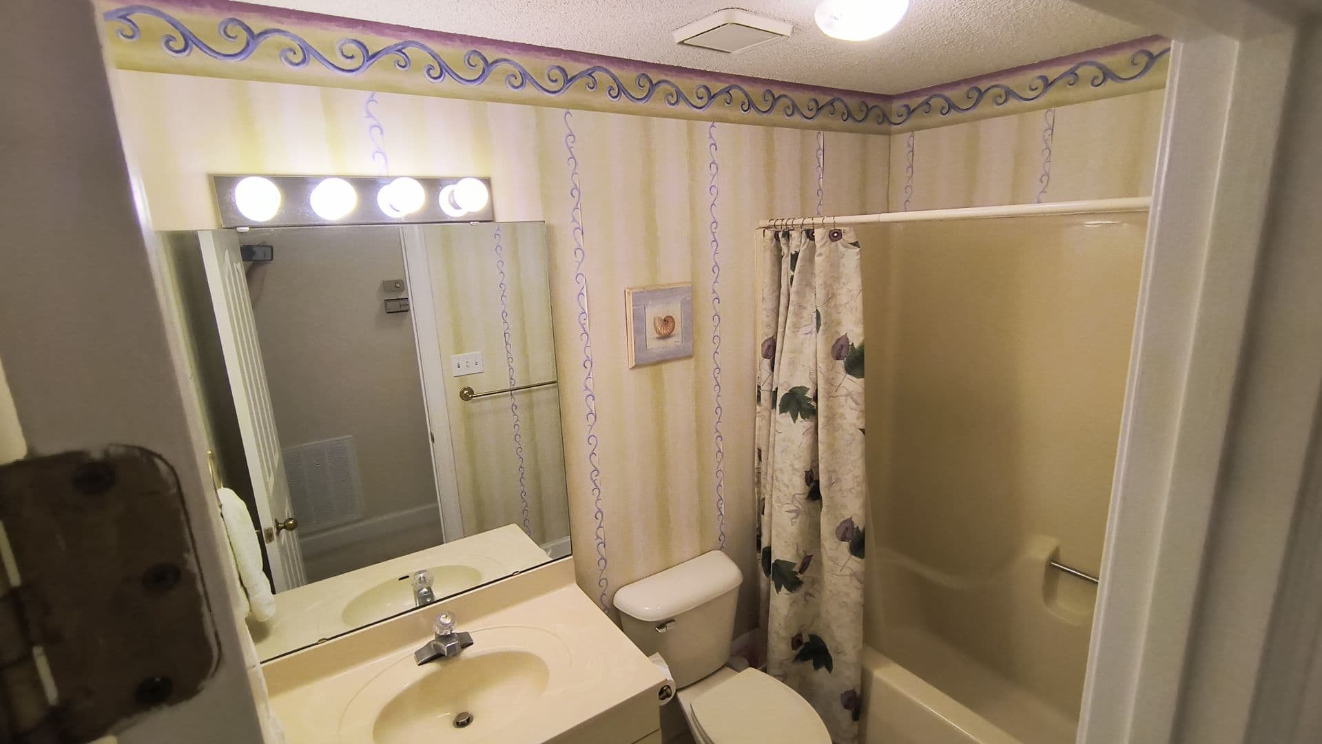 Fayetteville House: 423 Brightwood Drive