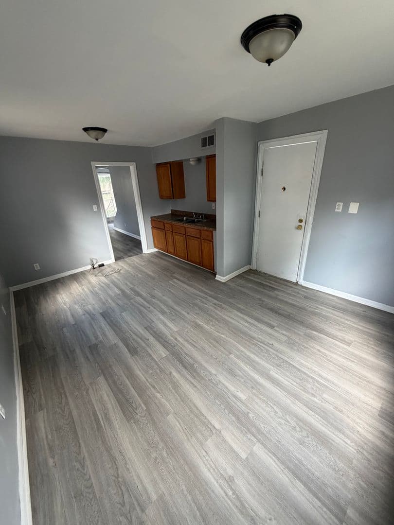 Harper Woods House: 20640 Kenosha St