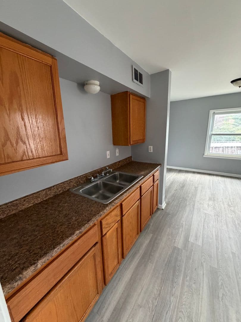 Harper Woods House: 20640 Kenosha St