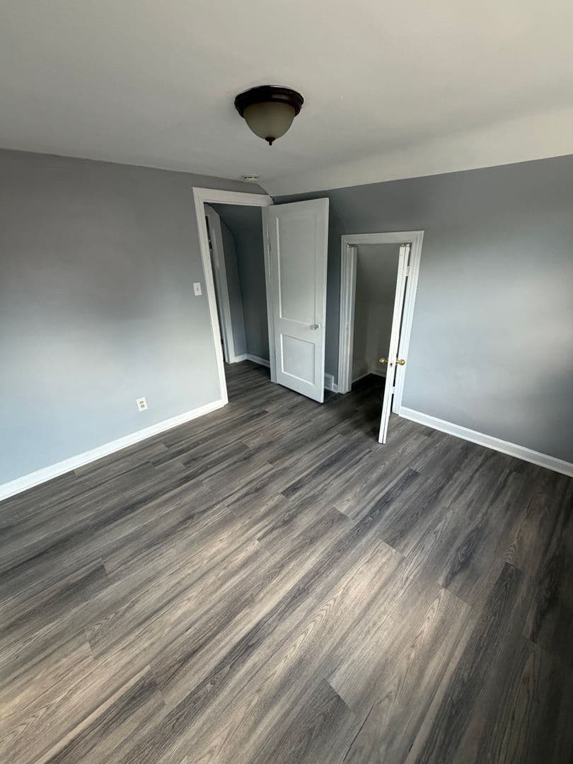 Harper Woods House: 20640 Kenosha St
