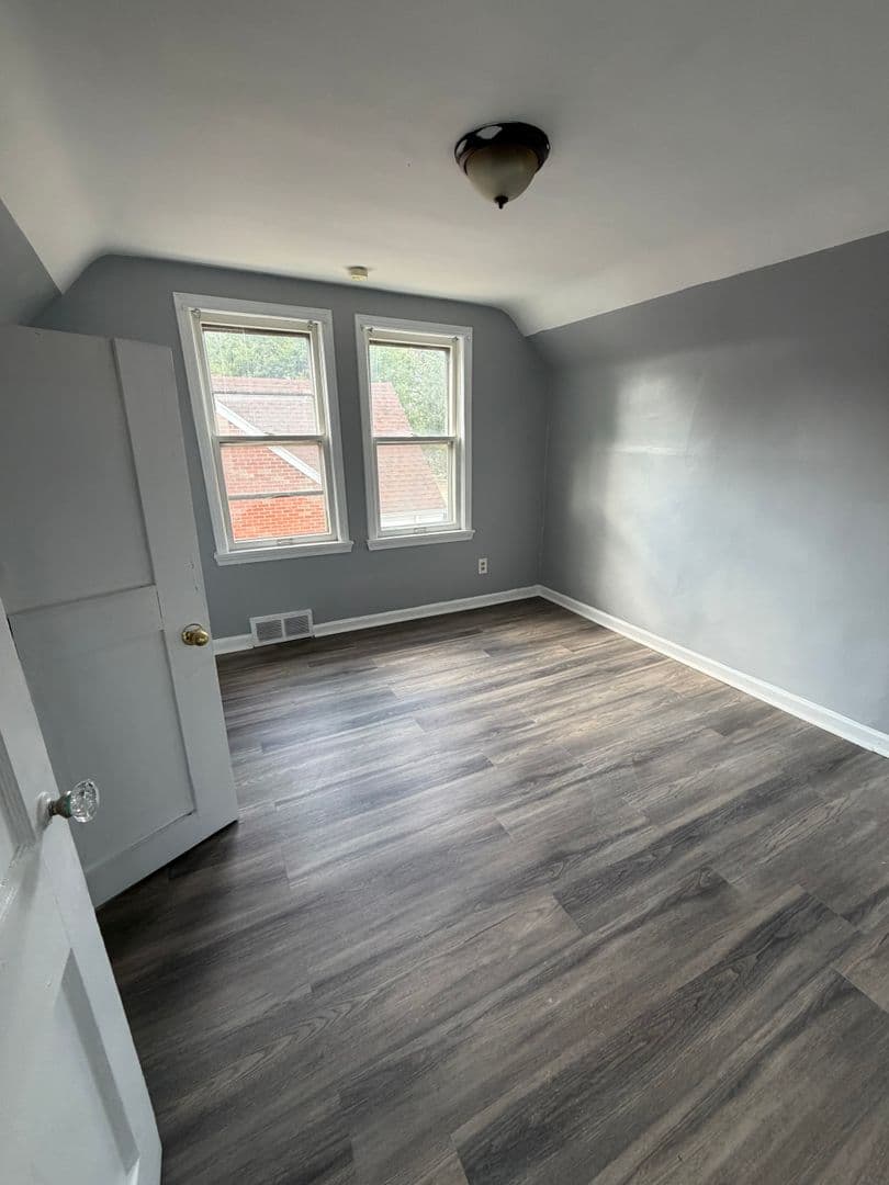 Harper Woods House: 20640 Kenosha St