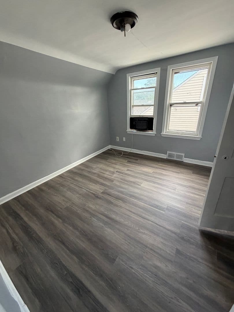 Harper Woods House: 20640 Kenosha St