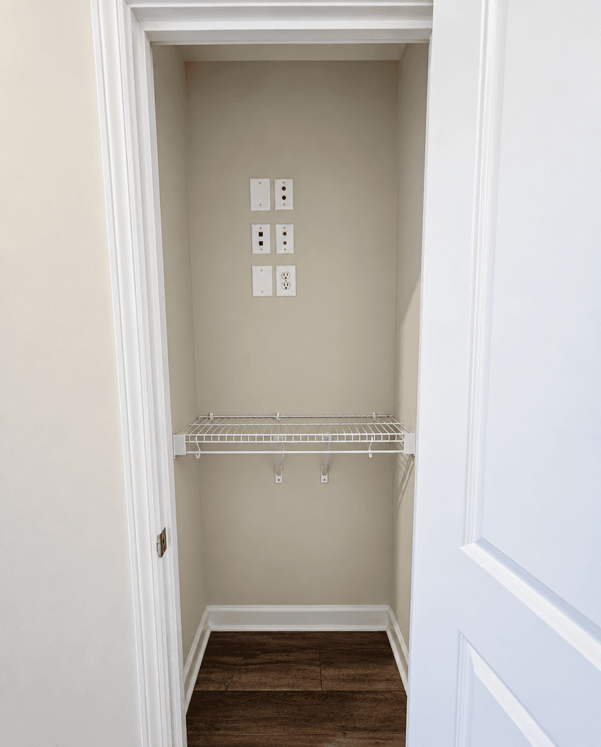 Longs House: 315 Wades Way