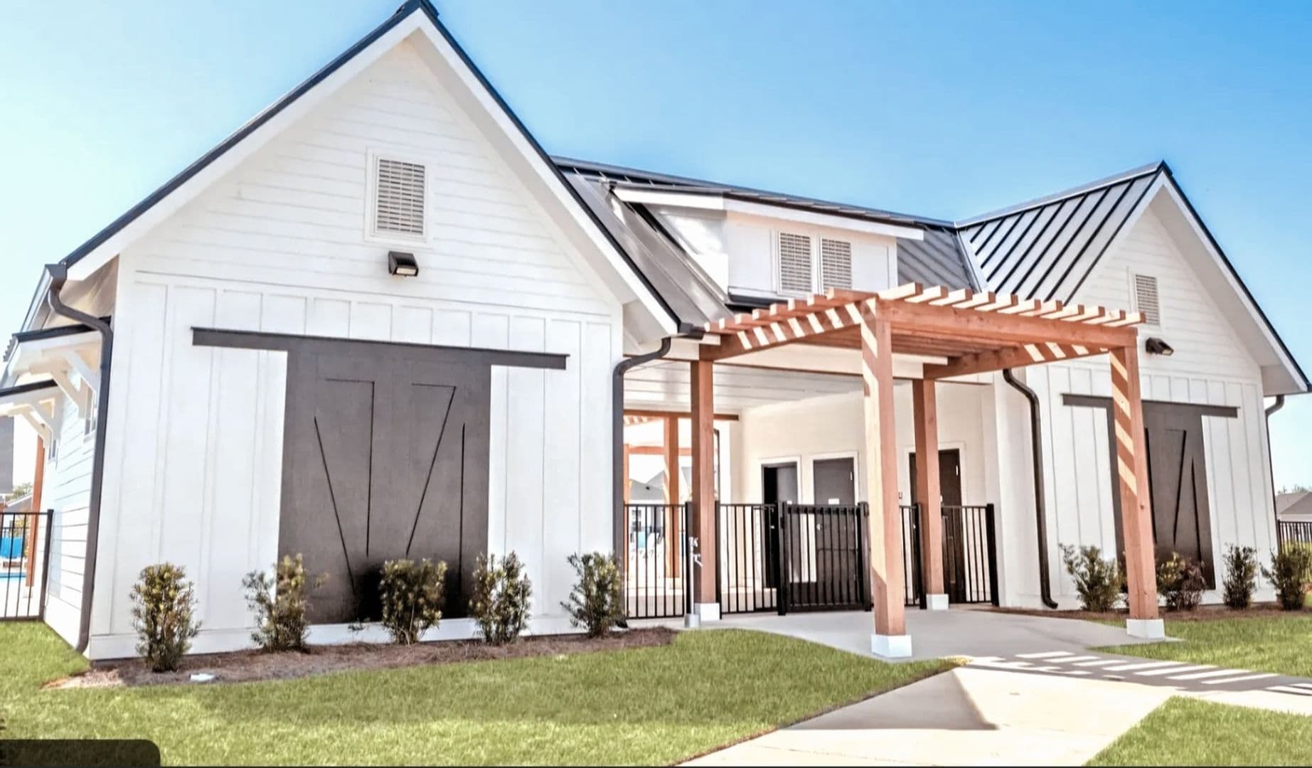 Longs House: 315 Wades Way